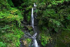 落ち水の滝