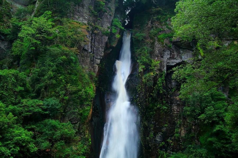 西椎屋の滝（にししいやのたき）【大分県宇佐市】