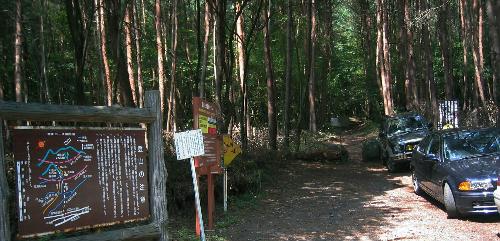 石尊山登山道入口