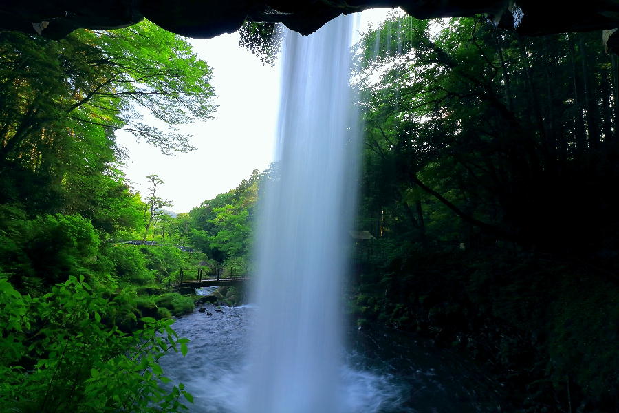 萬城の滝（裏側）