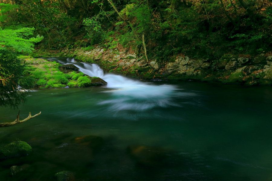 甲羅岩（萬城の滝上流）