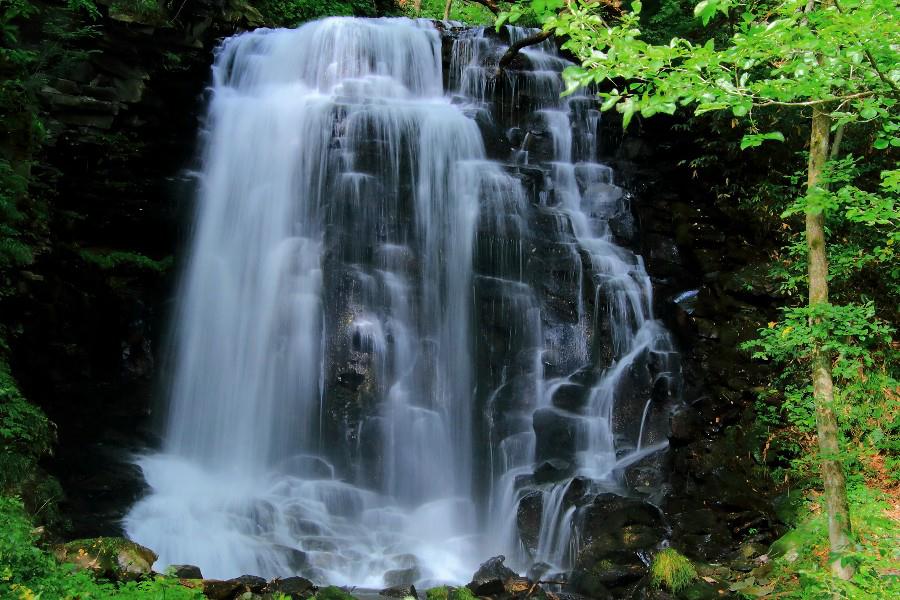 錦見の滝　（にしきみのたき）　【秋田県鹿角市】