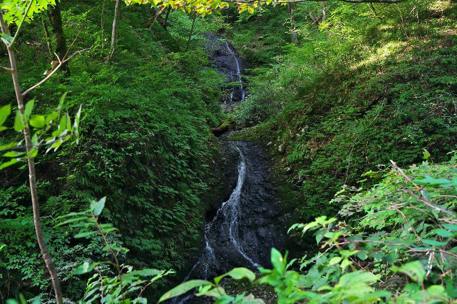 白糸二段の滝（しらいとにだんのたき）【秋田県藤里町】