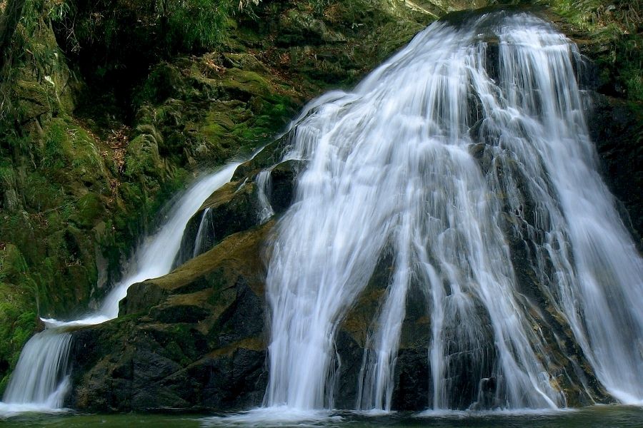 片鞍の滝（背戸峨廊）