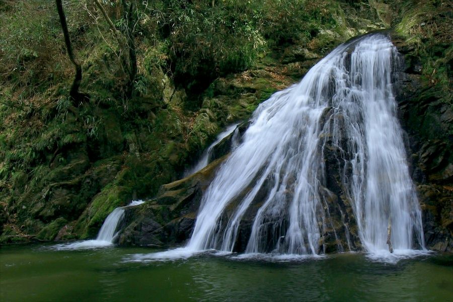 片鞍の滝（背戸峨廊）