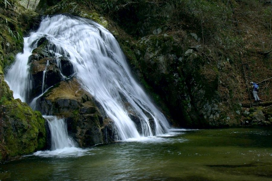 片鞍の滝（背戸峨廊）