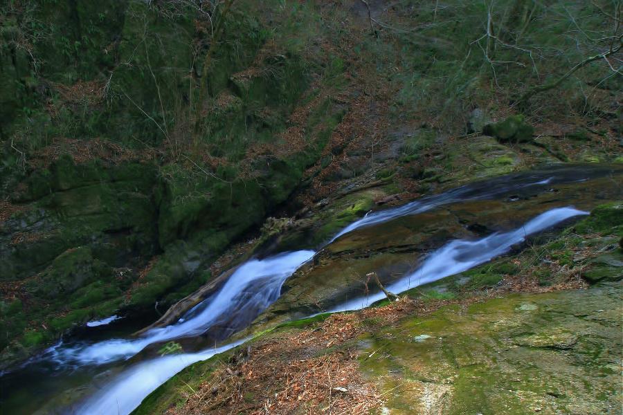 竜の寝床（背戸峨廊）