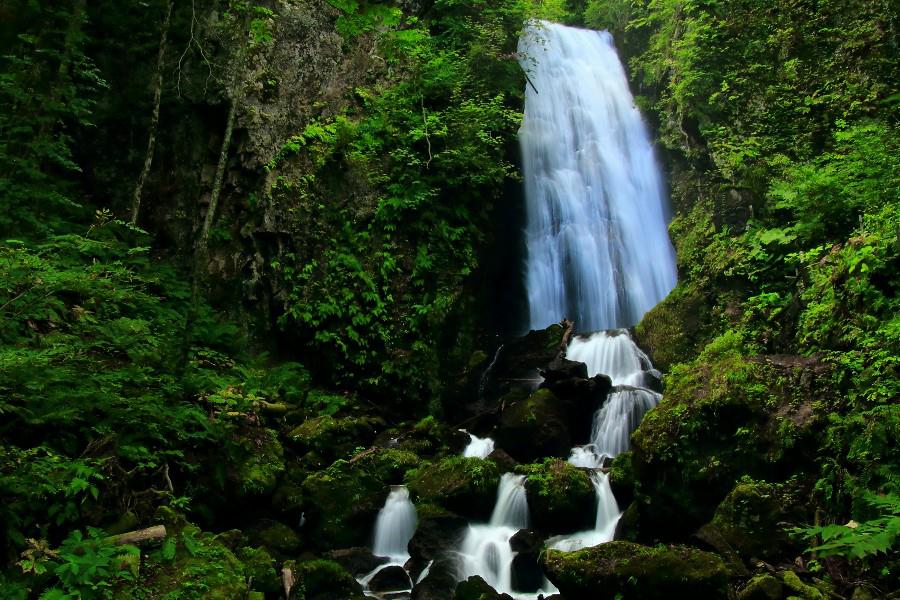 不動の滝　【岩手県八幡平市】　日本の滝百選