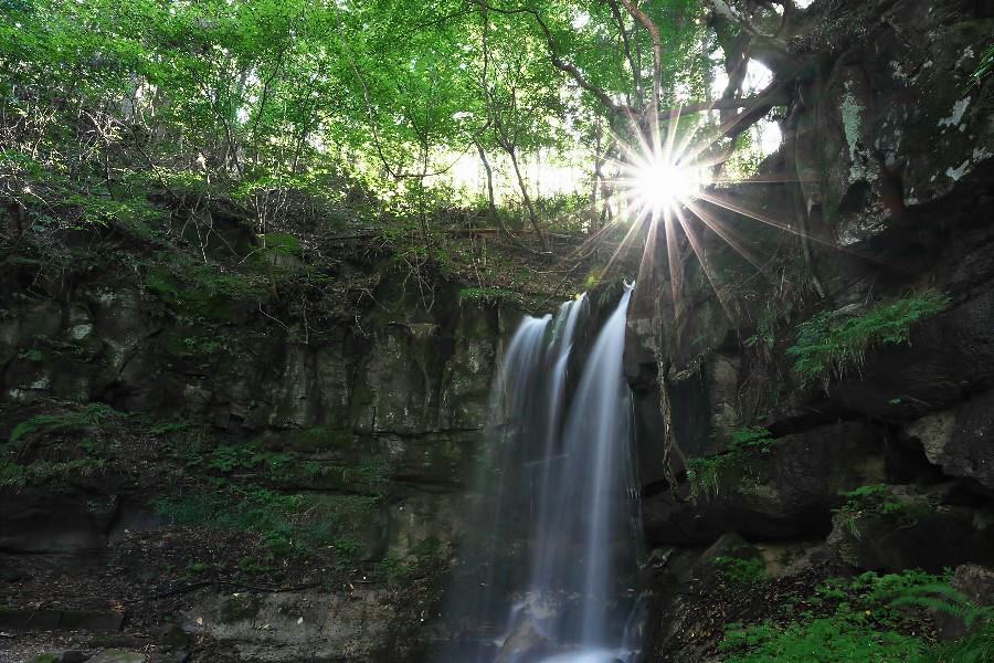 小僧不動の滝（こぞうふどうのたき）【宮城県栗原市】