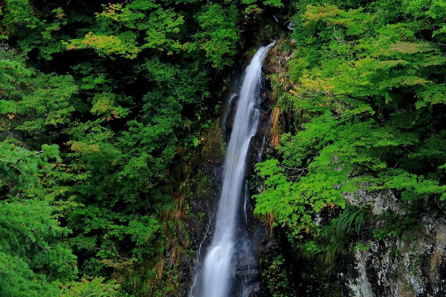 米の粉の滝（こめのこのたき）・山形県鶴岡市