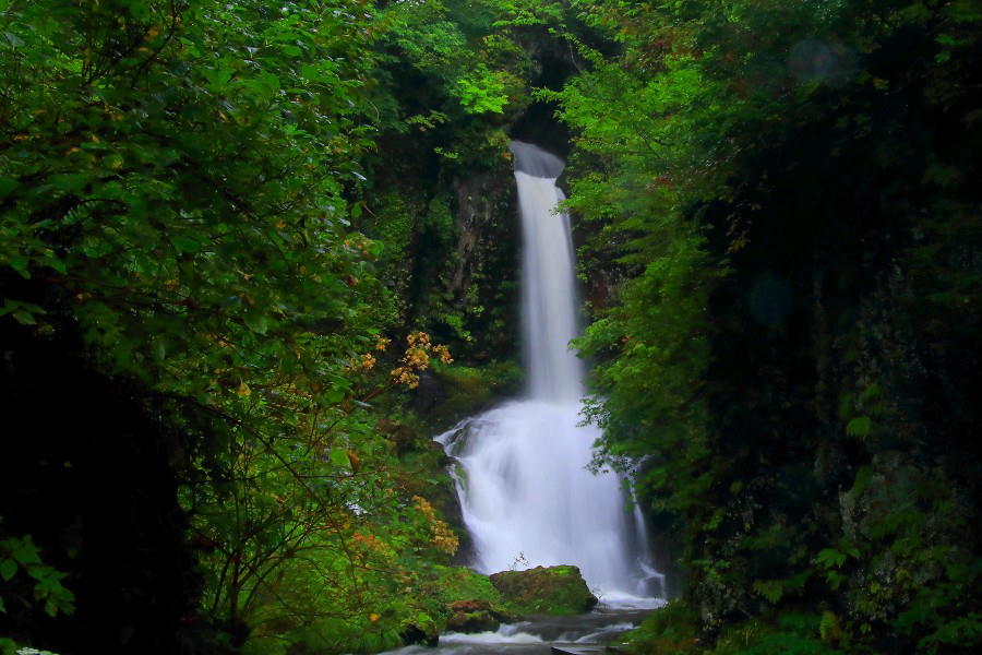 くぐり滝　【山形県南陽市】