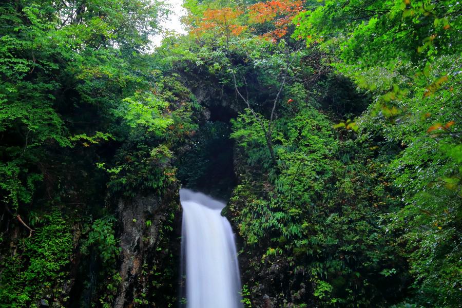 くぐり滝　【山形県南陽市】