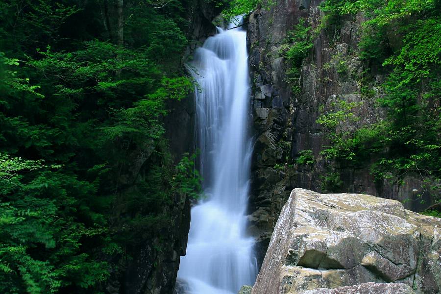 銅穴の滝