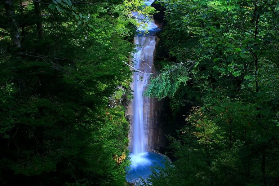 緋の滝　【岐阜県下呂市】