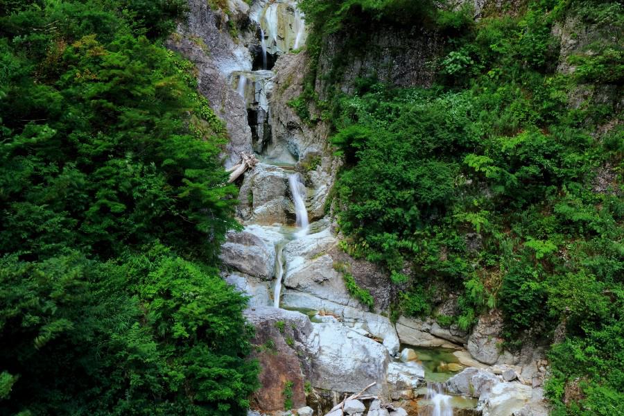 かもしか滝（かもしかたき）　【石川県白山市】