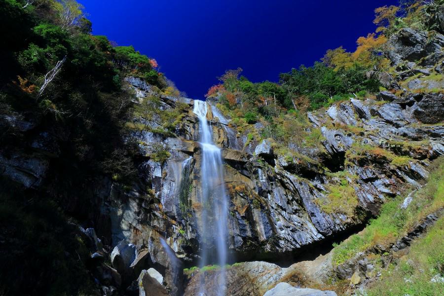 五色滝(ドンドコ沢) 【山梨県韮崎市】