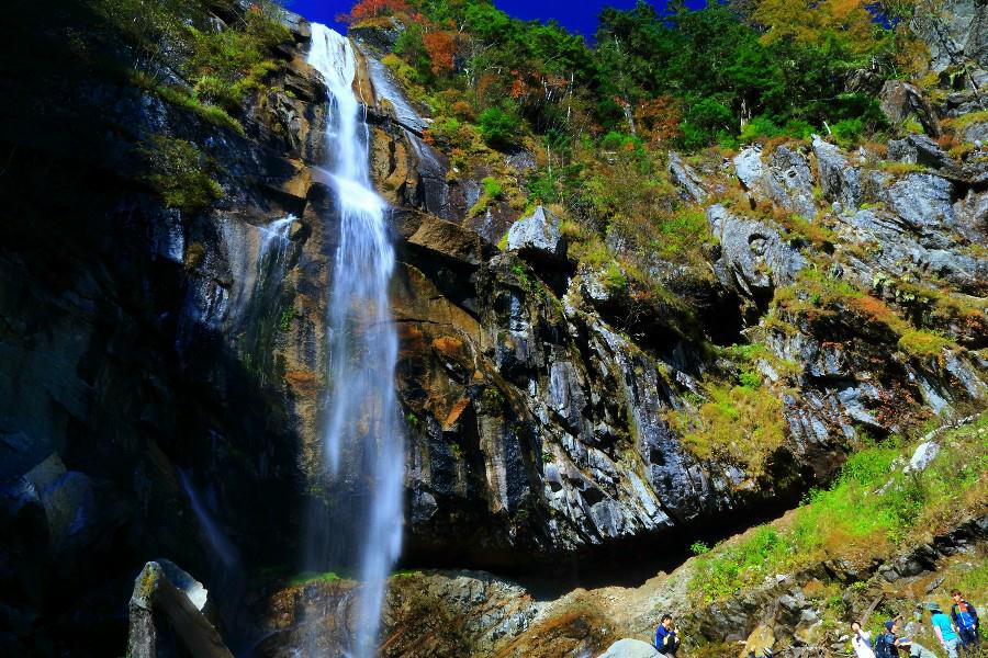 五色滝(ドンドコ沢) 【山梨県韮崎市】