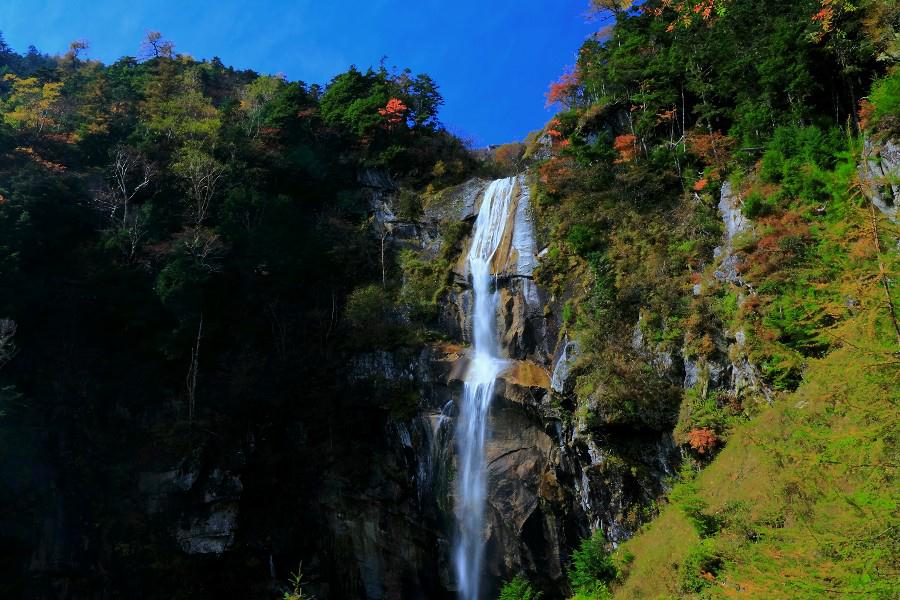 五色滝（ドンドコ沢）　【山梨県韮崎市】