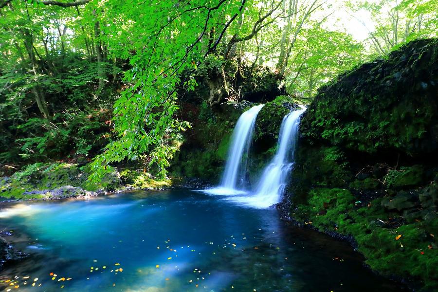 鐘山の滝（かねやまのたき）【山梨県南都留郡忍野村】