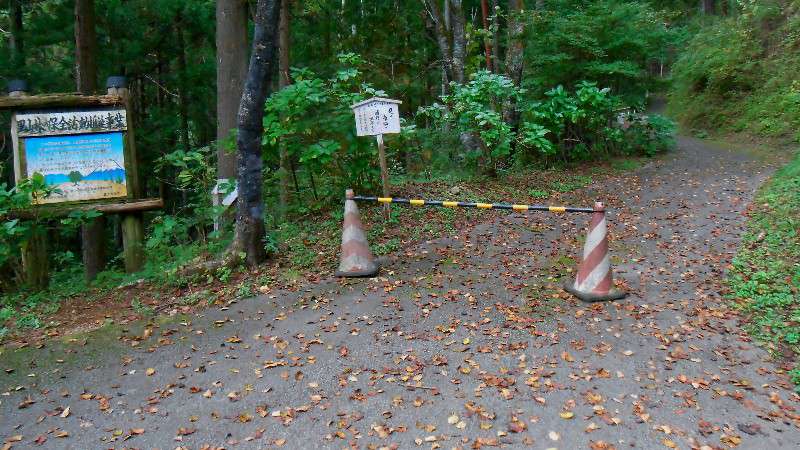 白糸の滝　車両進入止め　【山梨県富士吉田市】